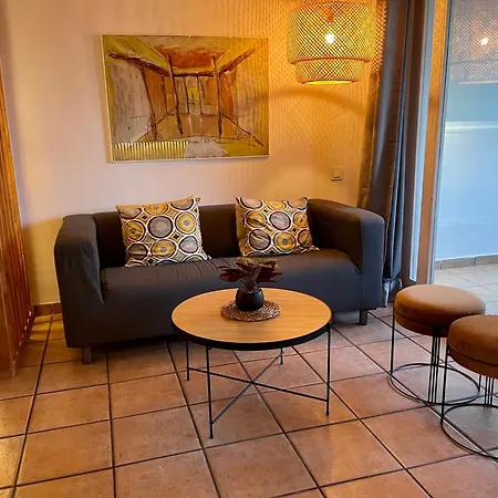 Puerto Banus Pol Y Hada アパート