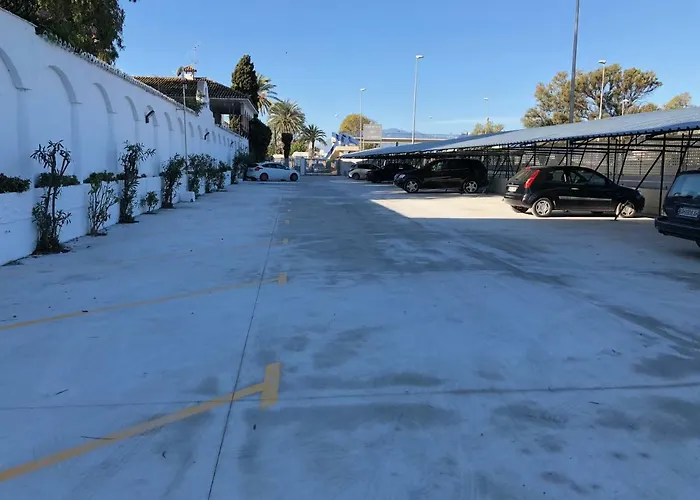 Puerto Banus Pol Y Hada *