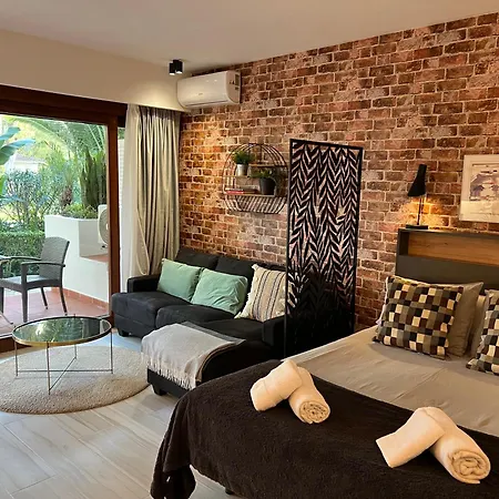 Puerto Banus Pol Y Hada *