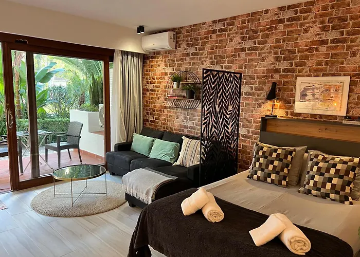 Puerto Banus Pol Y Hada *